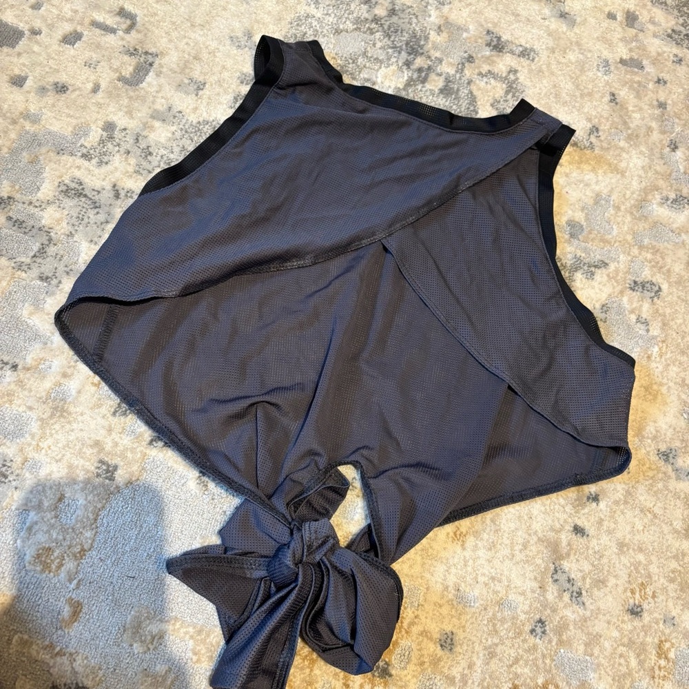 Fabletics Crop Tops - Picture 2 of 4